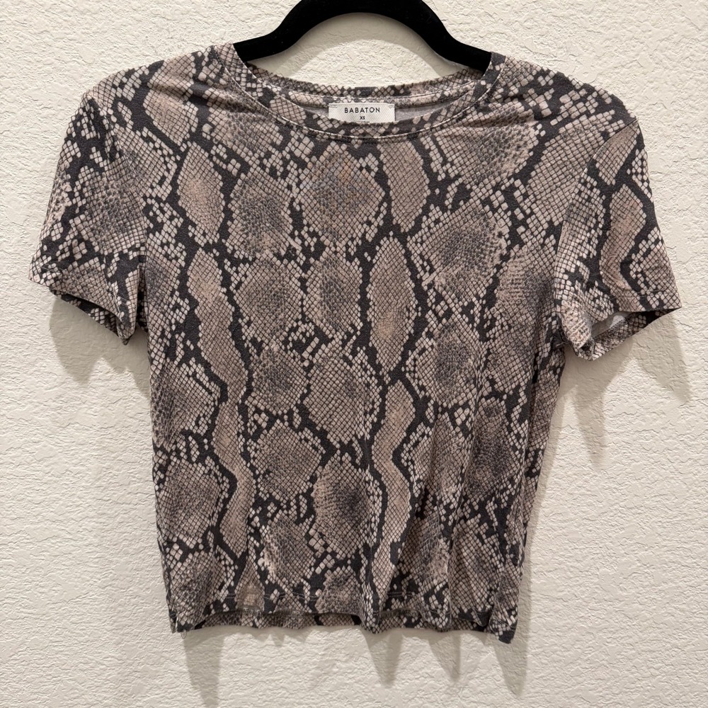 Babaton Aritzia Womens XS Snakeskin Print Short Sleeve Crew Neck T-Shirt Grey